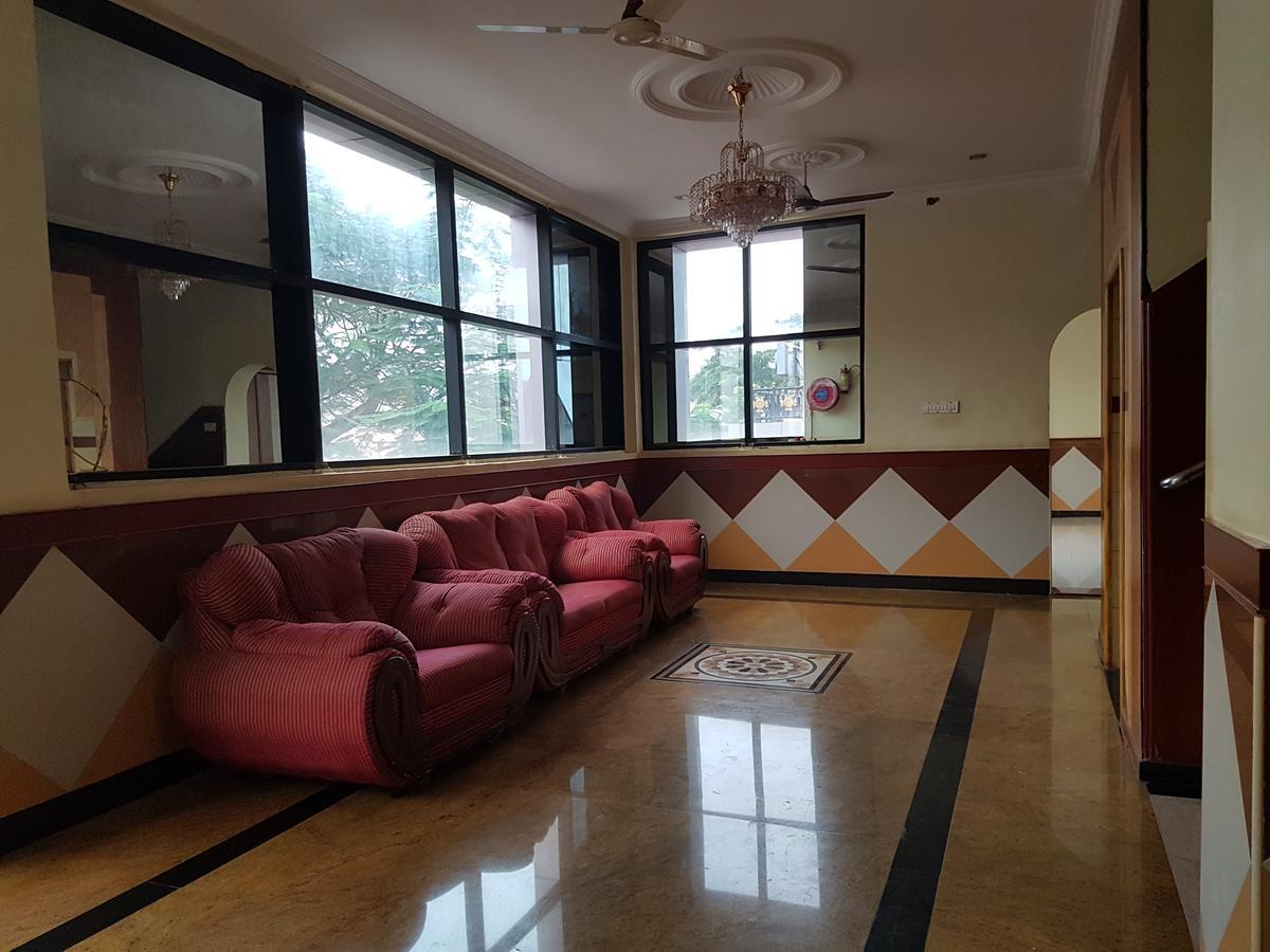 Hotel Subhalakshmi Palace Karaikudi Exterior foto
