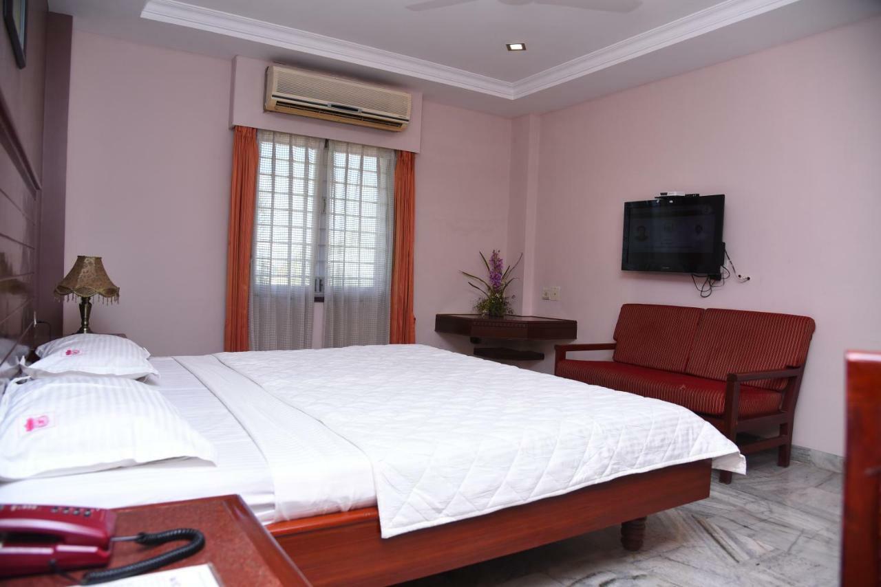 Hotel Subhalakshmi Palace Karaikudi Exterior foto